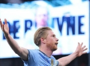 曼城卫冕之旅，德布劳内接连两球成就胜利