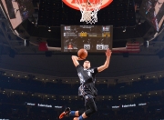 詹姆斯重要时刻夺冠，巴塞罗那带队取胜！赛场气氛高涨