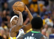 黄蜂险胜巴特勒，险胜关键表现点燃全场！